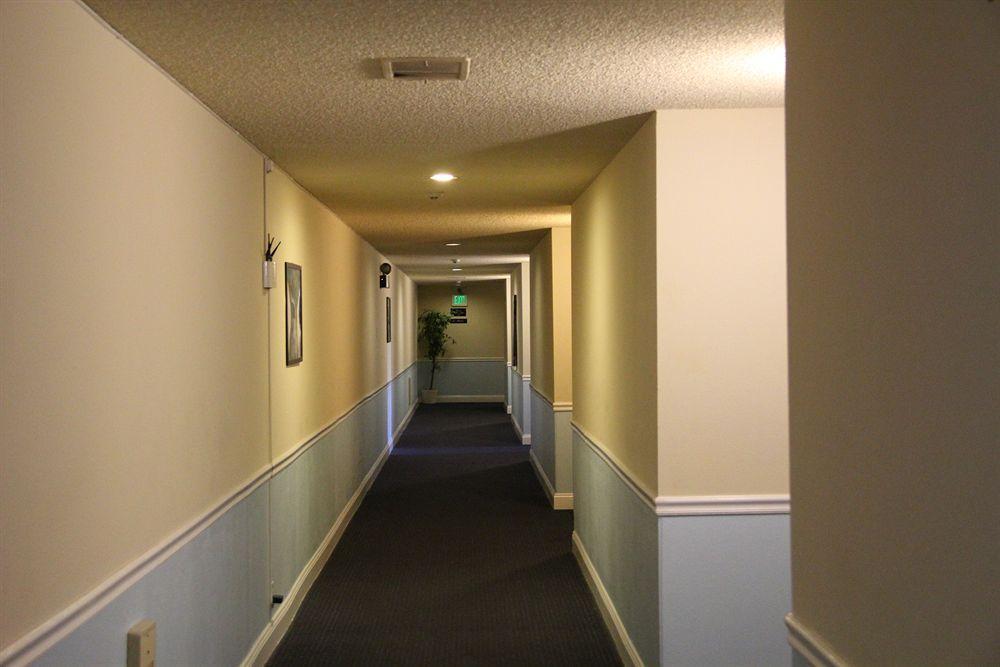 Marina / Seatac Hotel