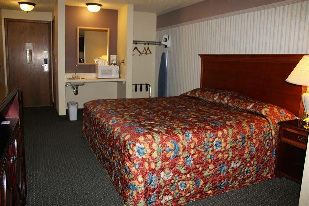 Marina / Seatac Hotel 2*